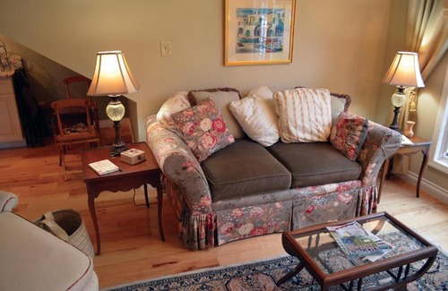 Chadwicks Bed & Breakfast | The Lace Curtain Cottage