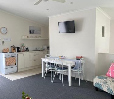 Budgewoi Apartment | The Lake Guesthouse