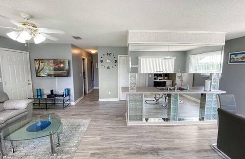 Brent House | The Lake House | 2 Bed, 2 Bath