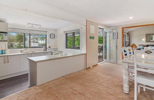 Motuoapa House | The Lake House - Taupo Holiday Home