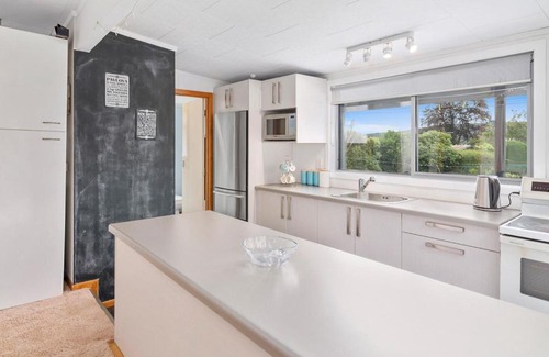 Motuoapa House | The Lake House - Taupo Holiday Home