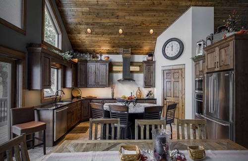 Elwood House | The Lakehouse at Johnson Lake – Your Perfect Getaway!