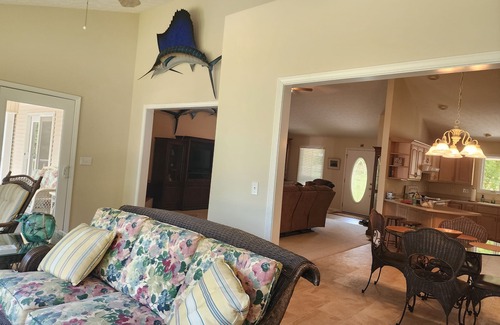 Benton House | The Lakehouse at Ky Lake, waterfront,private dock. gentle private yard.