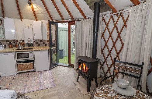 Beckford Cottage | THE LAKESIDE YURT, pet friendly, with hot tub in Beckford