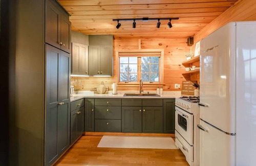 Naples Ski Chalet | The Lakeview Chalet: Cozy & Chic, Hot Tub, Games