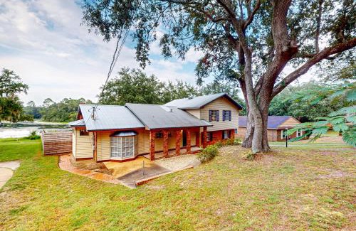 Milton House | The Lakewood Lakehouse