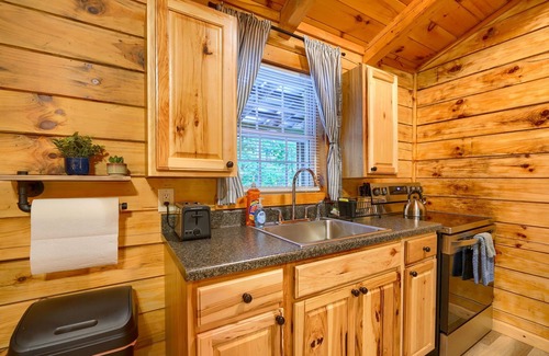 South Bloomingville Cabin | The Lakota: Privately situated couples cabin w/hot tub + king bed: Hocking Hills