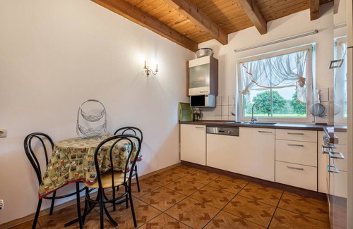 Sudwalde House | The Large Guest House with Pool, Wi-Fi and Garden; (Pet Friendly)
