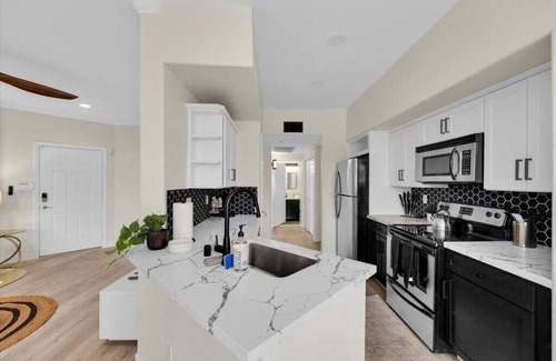 Las Vegas Condo | The Layover * A Modern living near LV Strip