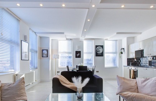 Sutton Central Apartment | The Leaf 1 Bed Apartment, High St, Sutton