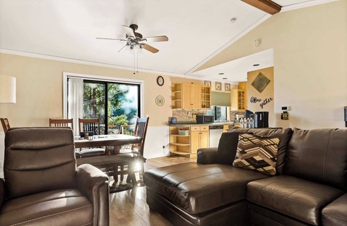 Arrowhead Villas House | The LeeHive | Near Lake Arrowhead Village