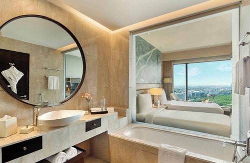 Delhi Hotel | The Leela Ambience Convention Hotel Delhi