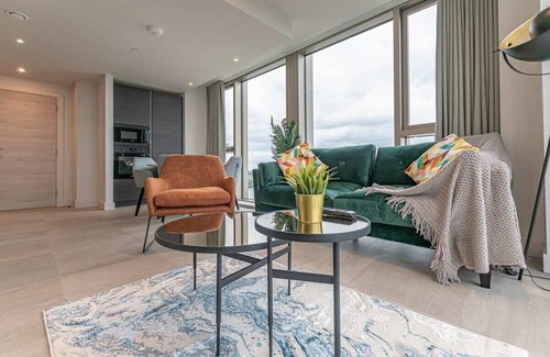 The Docks Apartment | The Lexington III 2BDR | Games Room | Netflix