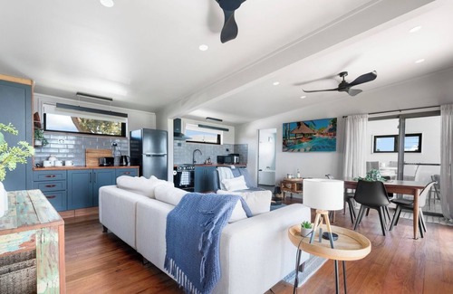 Frog Rock Cottage | The Linburn Cottage of luxury nWine, relaxation and country charm.