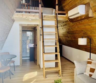Ironton House | The Linkin, a cozy mountain cabin with King Bed