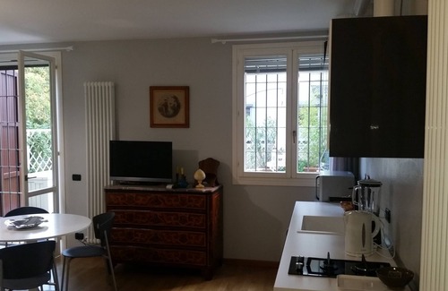 Province of Bologna Apartment | "The Little Garden," Studio apartment, garden and private parking space Airport+Ducati