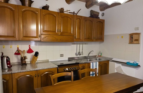 Brusimpiano Apartment | The Little House [Franco's Court]