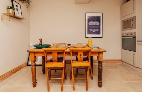 Elkstone House | The Little House, Luxury Cotswolds Stunning Views