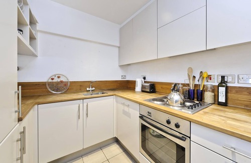 Finsbury Apartment | The Little Library