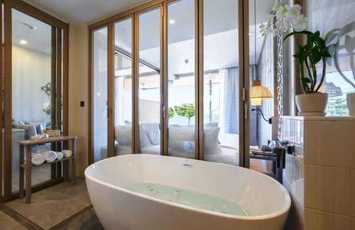 Khuekkhak Hotel | The Little Shore Khao Lak by Katathani