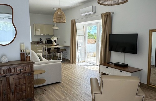 Loule House | The Little Wine House - Maison & Jardin Privés au Calme Proche Albufeira
