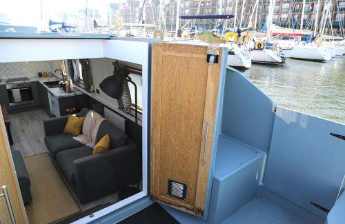 Liverpool Boat Rental | The Liverpool Boat