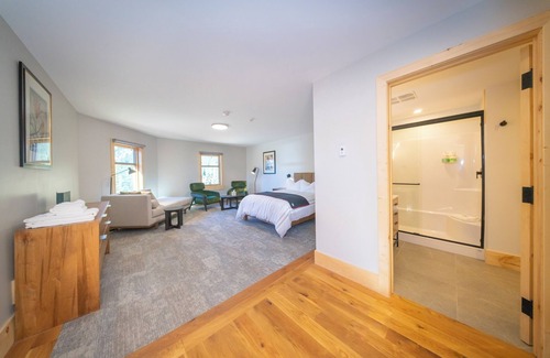 Bow Lake Resort | The Lodge at Bow Lake