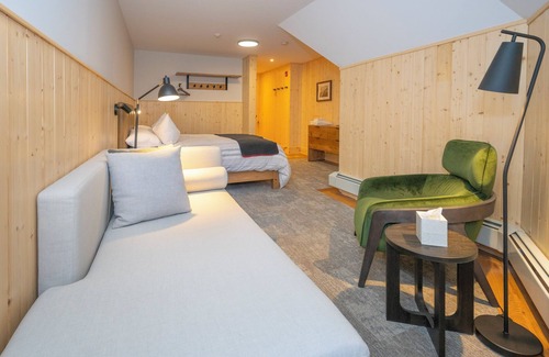 Bow Lake Resort | The Lodge at Bow Lake