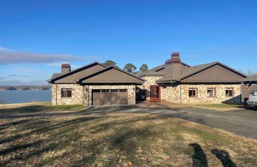 Dennis House | The Lodge at Stony Point