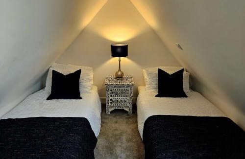 Wadhurst House | The Lodge