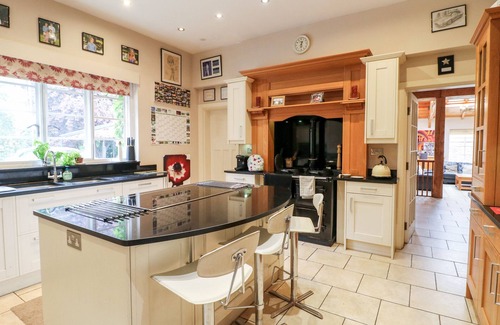 Grantham House | THE LODGE, pet friendly, luxury holiday cottage in Grantham