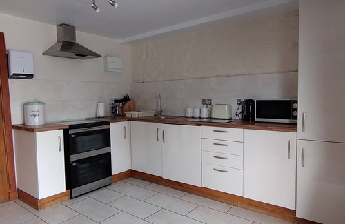 Port Talbot Cottage | The Lodge - Tyn Cellar Barns