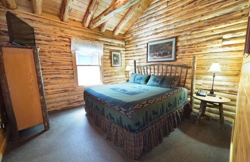 Lake George Resort | The Lodges at Cresthaven