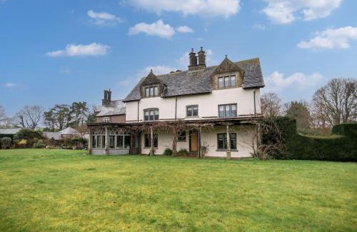 Llanvair Kilgeddin Apartment | The Loft at Goytre Hall