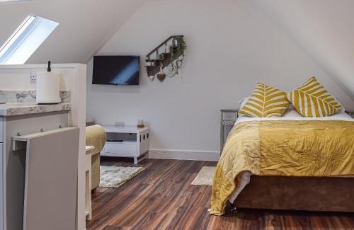 Flecknoe House | The Loft At Tall Trees