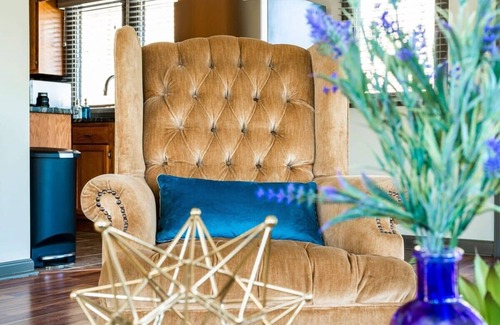 South Pittsburg House | The Loft - Lounge with Grill and Hot Tub!