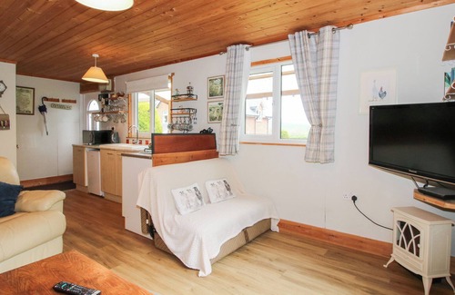Adforton Cottage | THE LOG CABIN, with a garden in Adforton