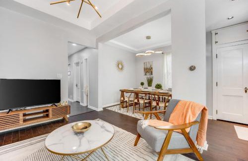 Avondale House | The Logandale: HUGE Mid-Century Home, sleeps 15
