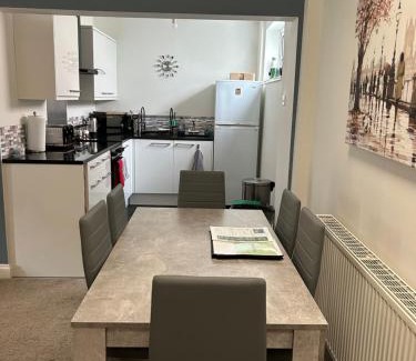 Chesterfield Apartment | The Long Hall 2 bed ground floor annexed apartment - sleeps 6