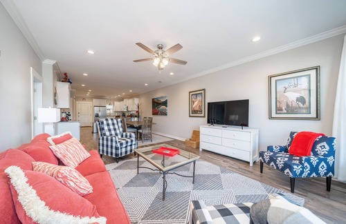 Lake Hamilton House | The Lookout - Lake Views, Swim, Fish, & More!