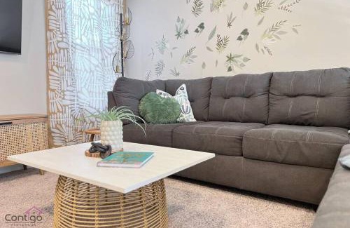 Southeast Edmonton House | The Luxe, King Bed, Sleeps 8, Near YEG Airport!