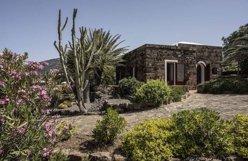 Pantelleria Villa | The luxury of silence - Dammuso Le Bughe