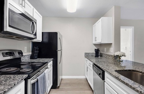 Pleasant Valley Apartment | The Magenta - Bold Design + Prime Location + Sleeps 10 + Amenities