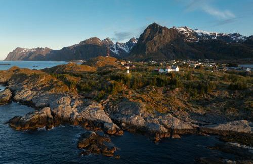 Sørvagen Ski Chalet | The Magic View of Lofoten - Golden Horizon