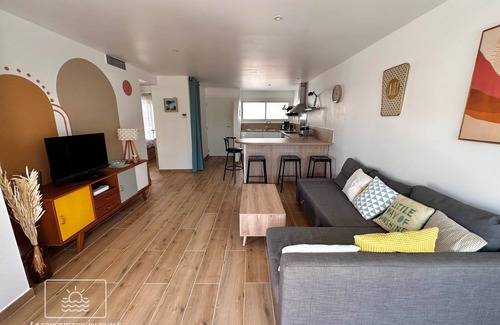 Carqueiranne Apartment | The Malibu - Port of Carqueiranne - All on foot