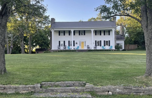 Maysville House | The Manor at Maysville Golf Course View
