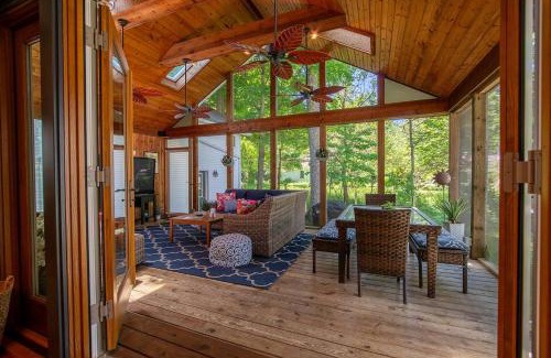 Saugatuck House | The Maple House Fully Fenced-in Yard!