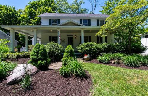 Saugatuck House | The Maple House Fully Fenced-in Yard!