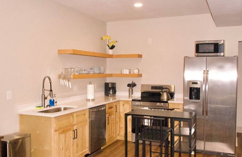 Elizabethtown House | The Maple Suite
