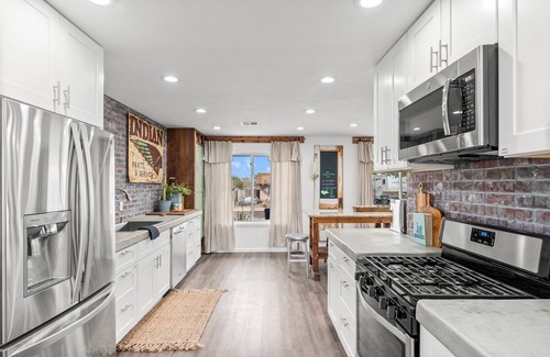 Paradise Plaza House | The Marilyn | Timeless Phoenix Hideaway